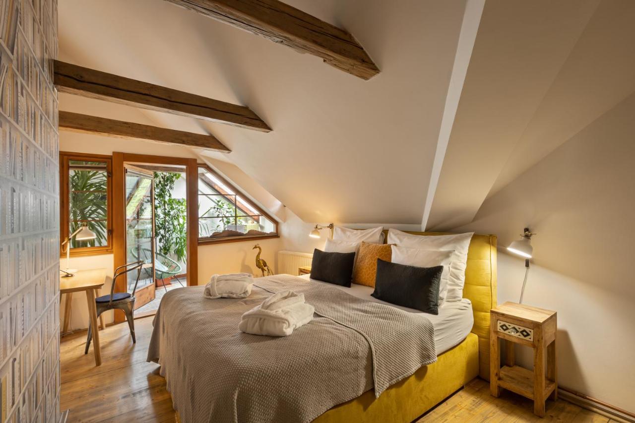 Daire Gigantic Boho Chic 3 Bedroom 3 Bathroom Loft With Hanging Chair *