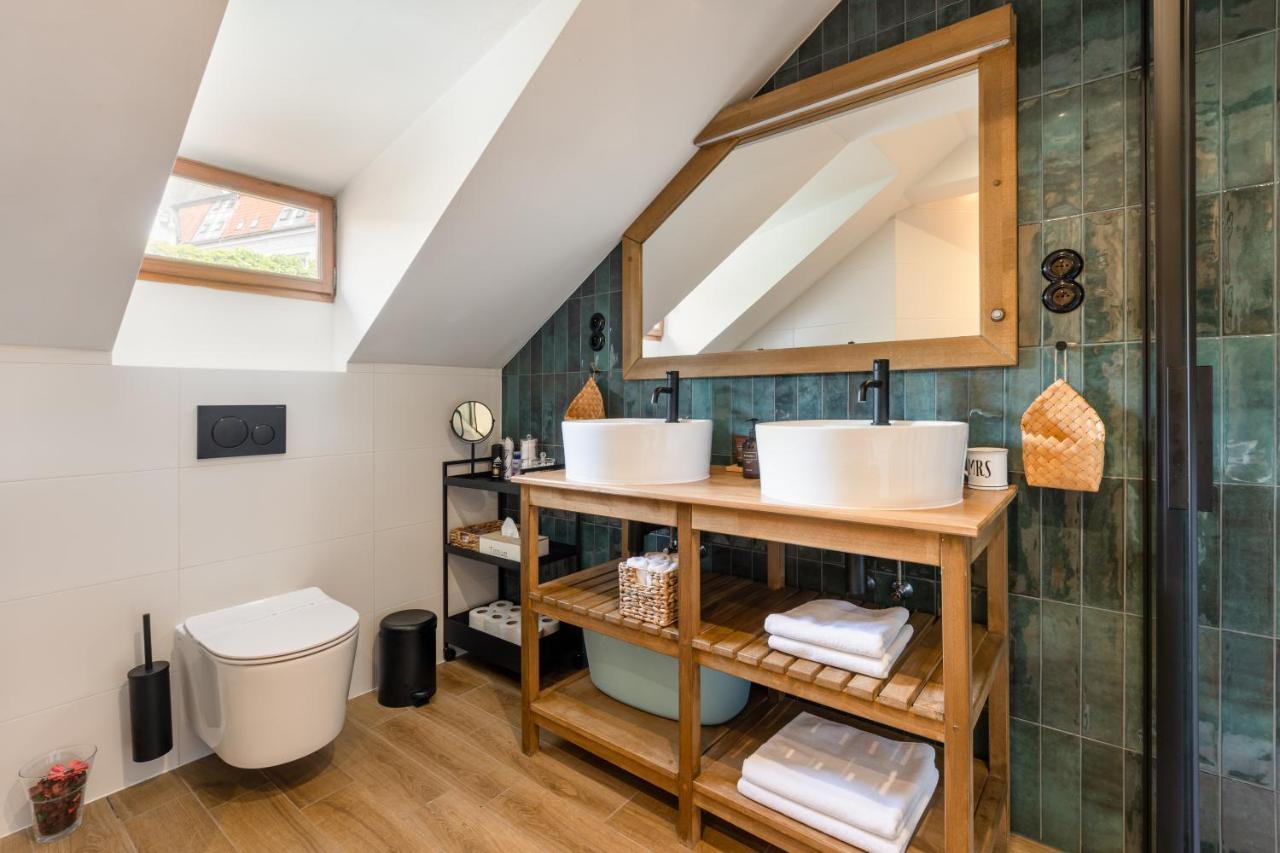 Daire Gigantic Boho Chic 3 Bedroom 3 Bathroom Loft With Hanging Chair *