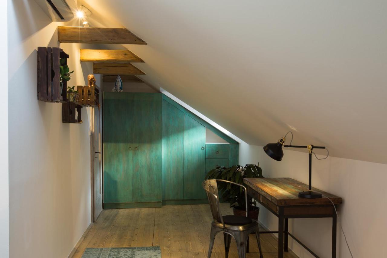 Daire Gigantic Boho Chic 3 Bedroom 3 Bathroom Loft With Hanging Chair *
